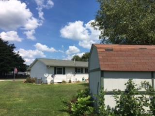 143 Willowood Road Litchfield, IL 62056 - Photo 3 of 11 Gallery Image 3