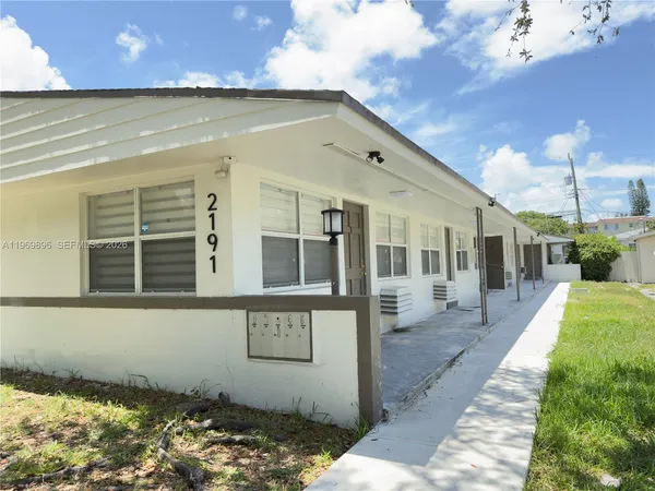 $1,850 | 2191 Northeast 167th Street, Unit 4, North Miami Beach, FL 33162