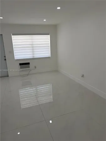 $1,850 | 2191 Northeast 167th Street, Unit 4, North Miami Beach, FL 33162