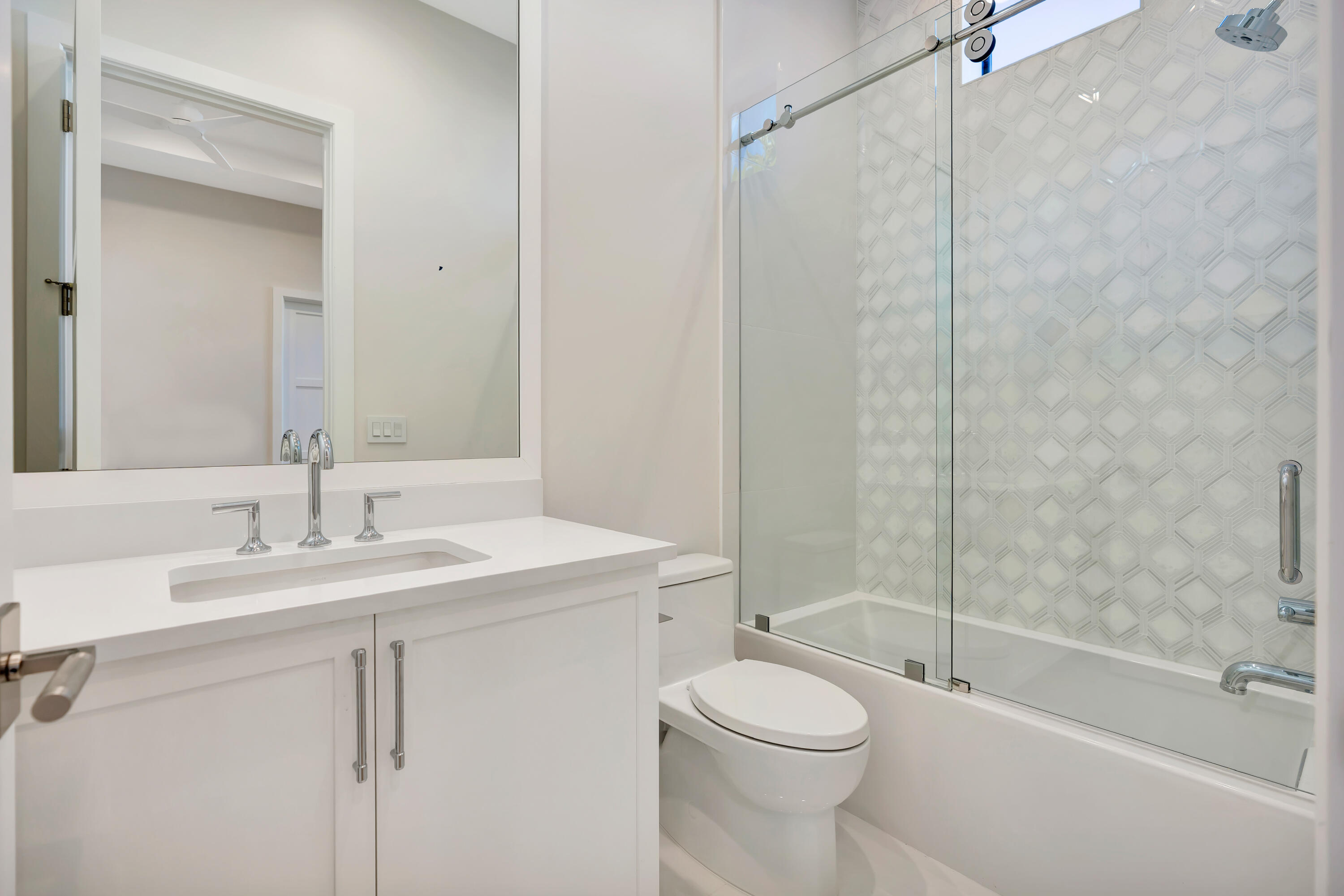 112 Regatta Drive Jupiter, FL 33477 - Photo 40 of 85 1st Floor Guest Bath