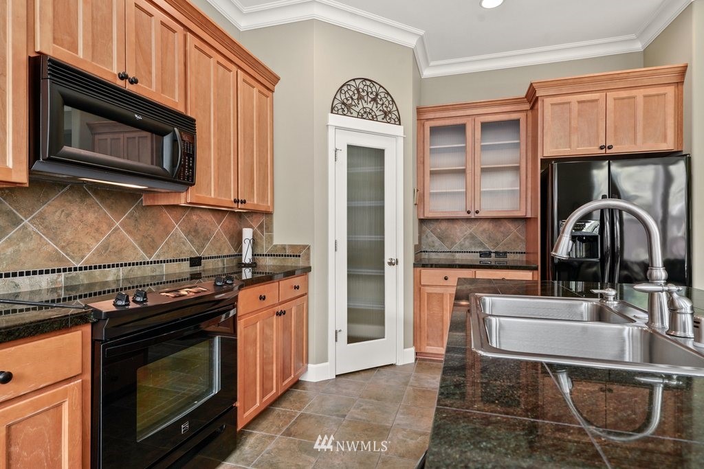 811 South 37th Place Renton, WA 98055 - Photo 12 of 40