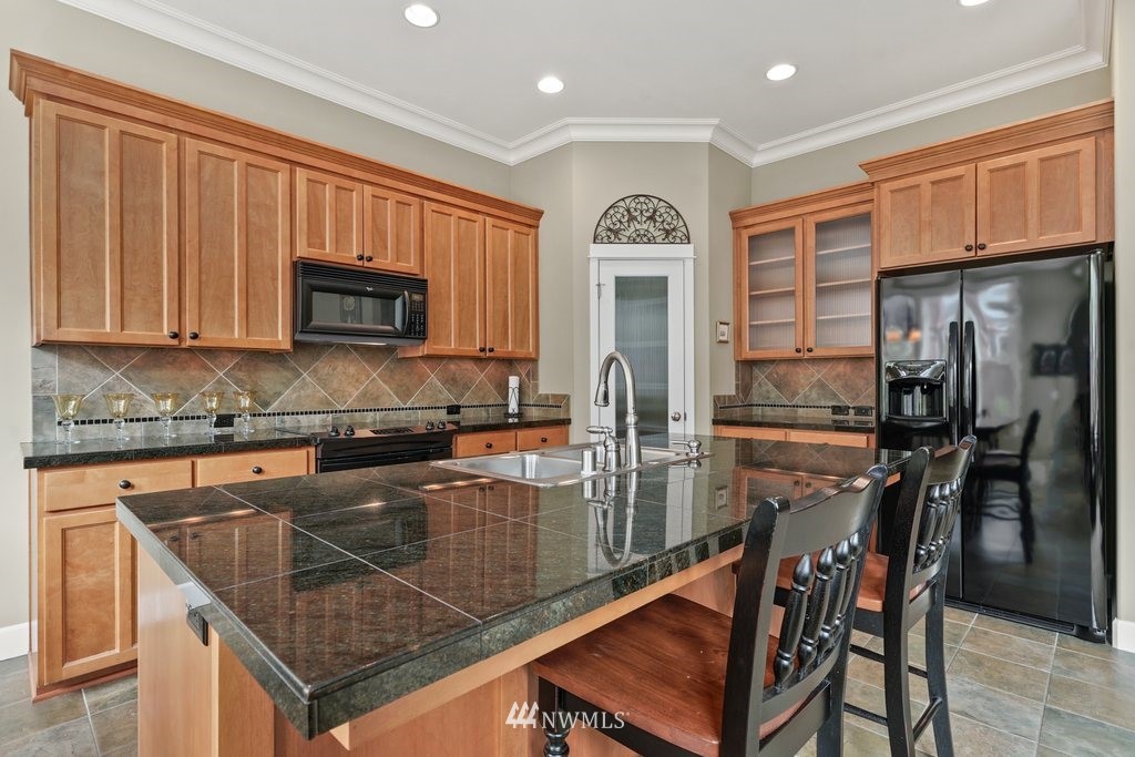 811 South 37th Place Renton, WA 98055 - Photo 13 of 40