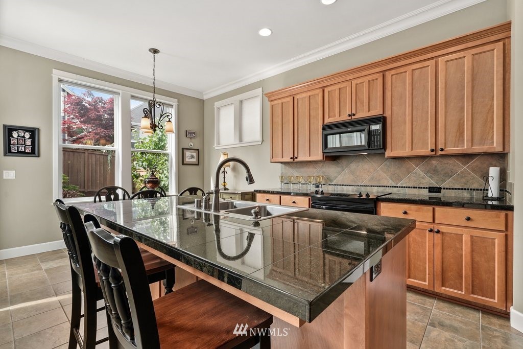811 South 37th Place Renton, WA 98055 - Photo 14 of 40