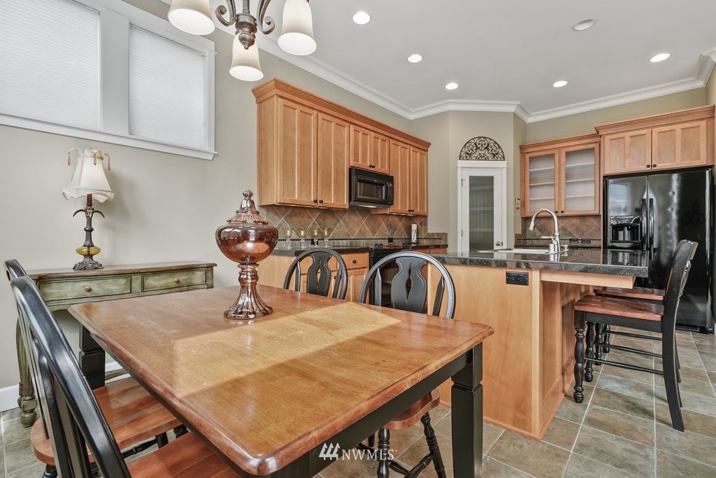 811 South 37th Place Renton, WA 98055 - Photo 15 of 40