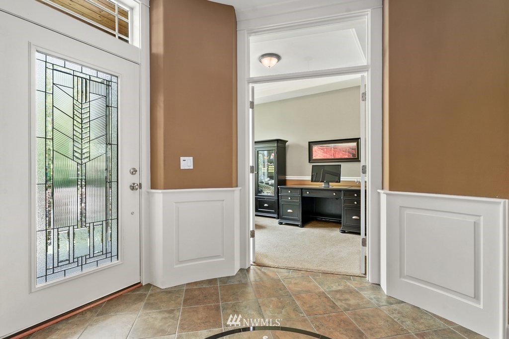 811 South 37th Place Renton, WA 98055 - Photo 4 of 40