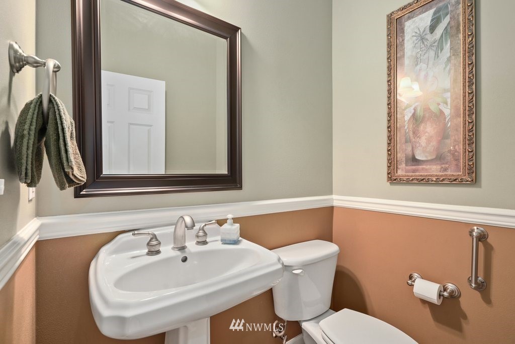 811 South 37th Place Renton, WA 98055 - Photo 9 of 40