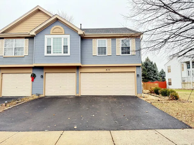 $3,100 | 433 Gloria Lane, Unit 433, Oswego, IL 60543