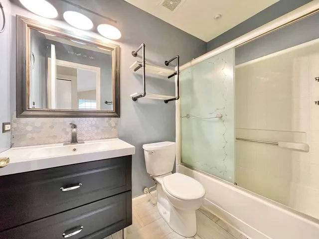 $3,100 | 433 Gloria Lane, Unit 433, Oswego, IL 60543