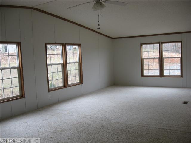 271 Crumpton Road Reidsville, NC 27320 - Photo 4 of 14 Living Room.