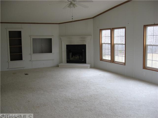 271 Crumpton Road Reidsville, NC 27320 - Photo 5 of 14 Den/Family/Great Room.