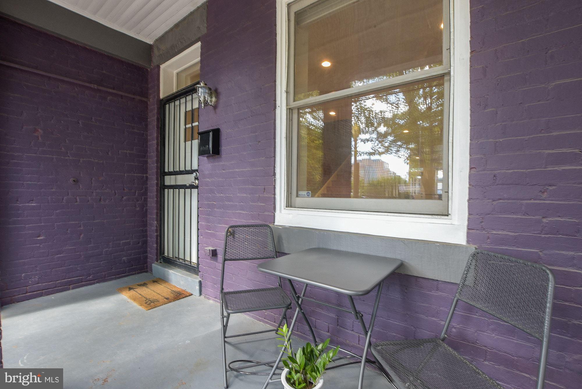 1333 V Street Northwest Washington, DC 20009 - Photo 4 of 32 Front porch