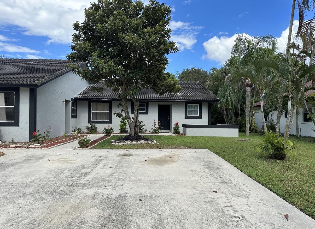 1392 Riverside Circle, Unit 1392 Wellington, FL 33414 - Photo 2 of 11 IMG_2227
