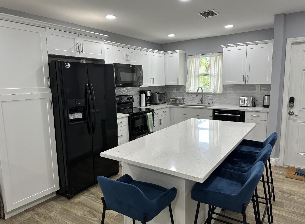 1392 Riverside Circle, Unit 1392 Wellington, FL 33414 - Photo 3 of 11 IMG_2228
