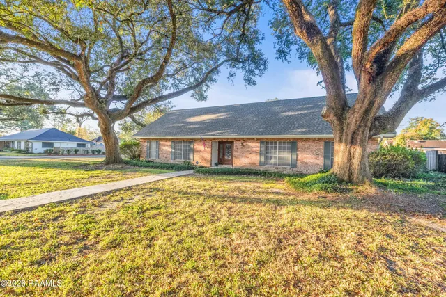 $385,000 | 201 Saxon Drive, Lafayette, LA 70508