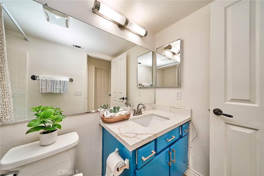 25437 Chisom Lane Stevenson Ranch, CA 91381 - Photo 37 of 62 2nd Bathroom