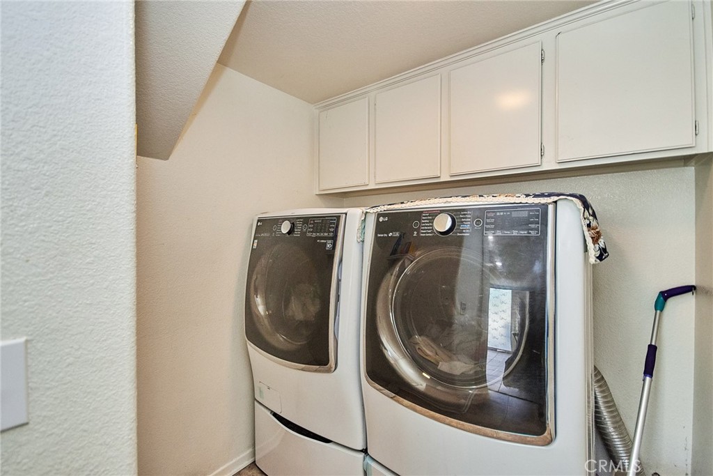 25437 Chisom Lane Stevenson Ranch, CA 91381 - Photo 45 of 62 Laundry room