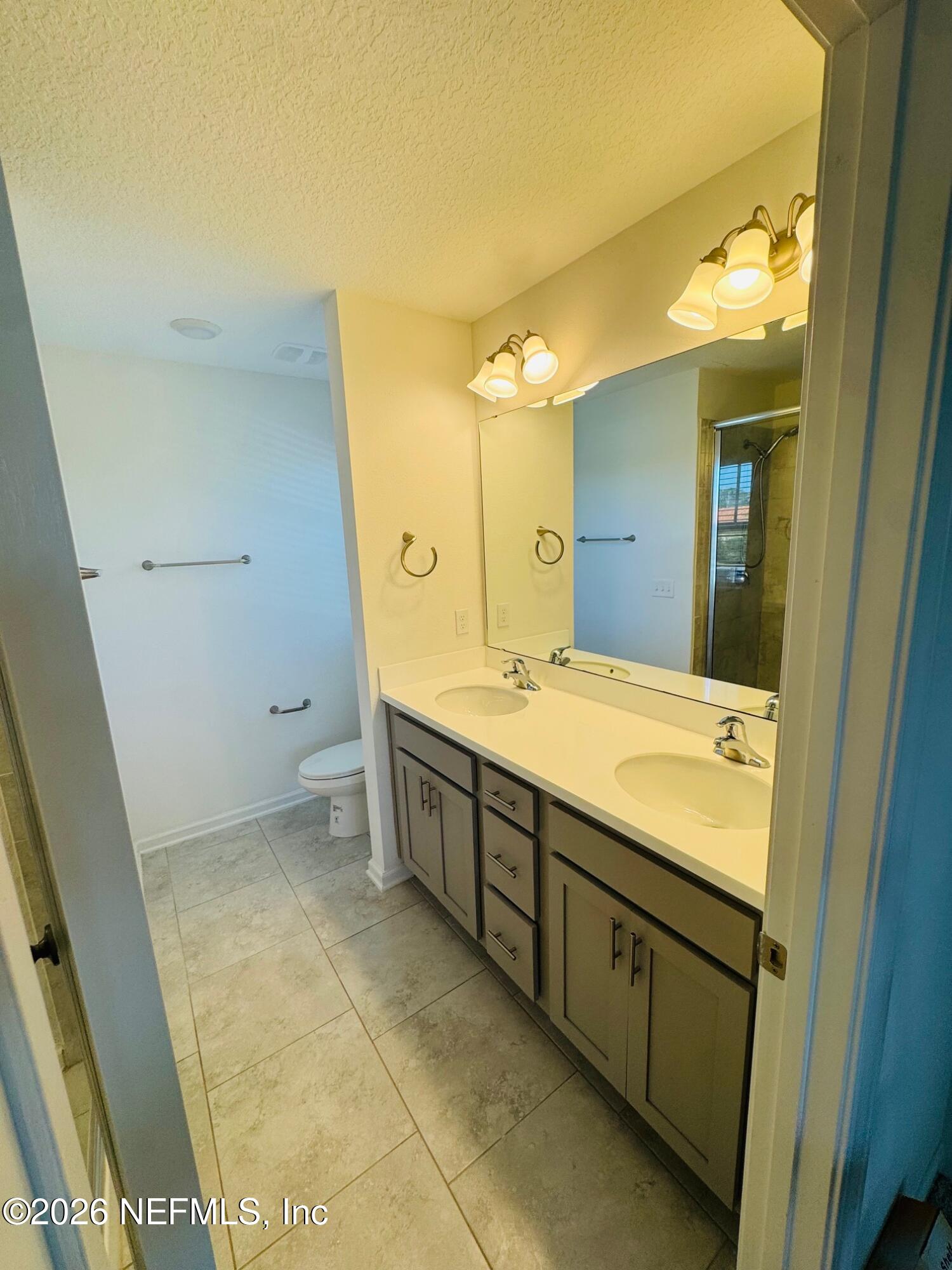 106 Ridge Lake Rd Street St. Augustine, FL 32086 - Photo 17 of 31 Owner's bathroom