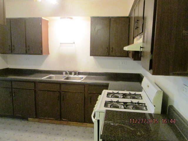 4809 West Engle Road, Unit 2B Alsip, IL 60803 - Photo 7 of 12 a kitchen with a stove and a sink
