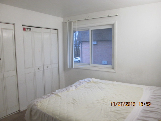 4809 West Engle Road, Unit 2B Alsip, IL 60803 - Photo 9 of 12 a bedroom with a bed and a window