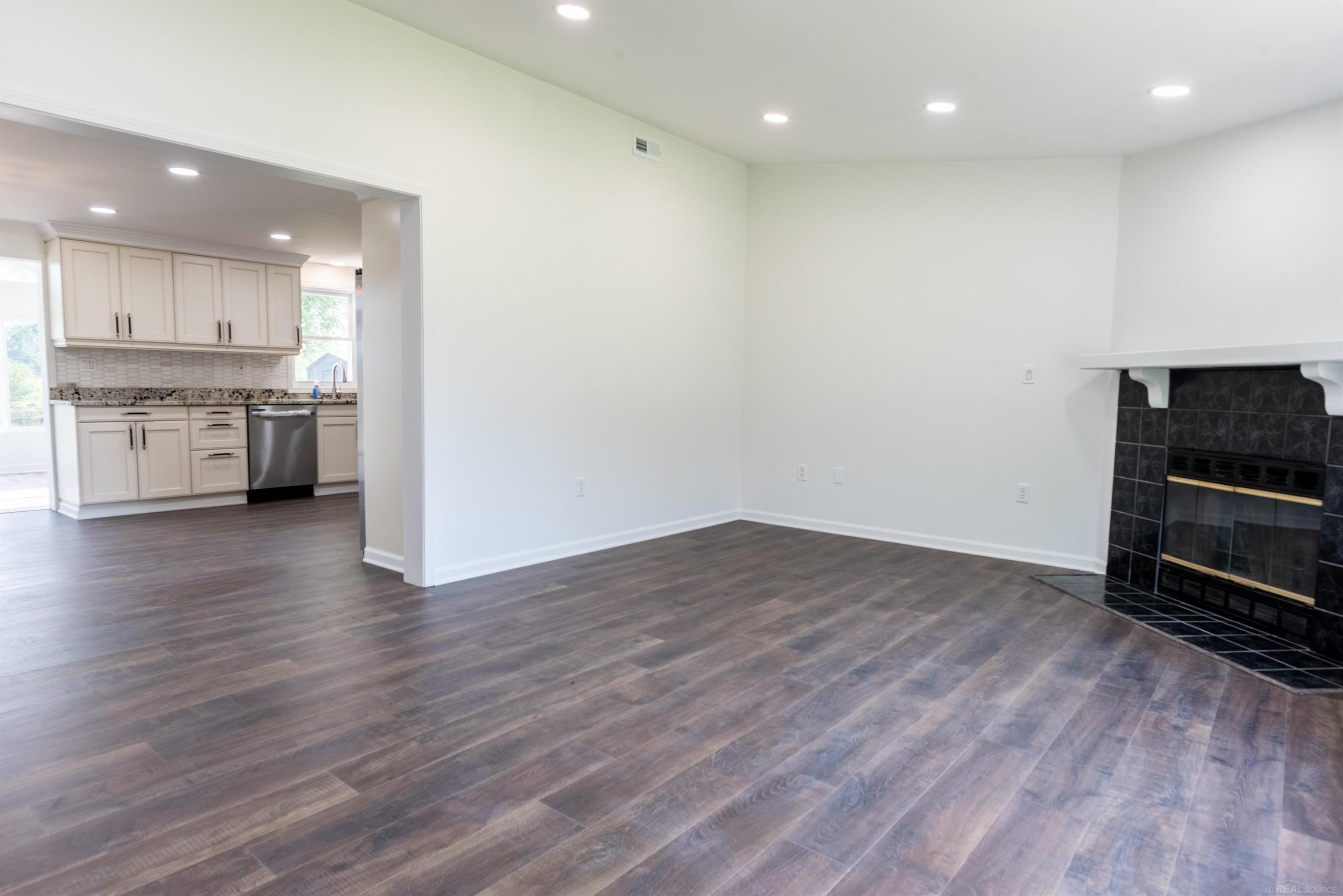 21630 Chester Road Ray, MI 48096 - Photo 8 of 28