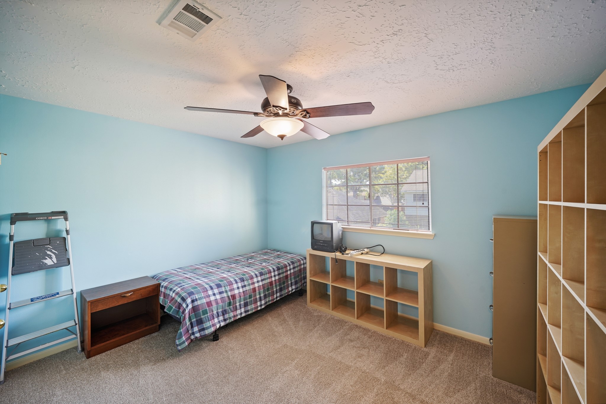 16215 Wemyss Bay Road Houston, TX 77095 - Photo 31 of 44 a bedroom with bed and a window