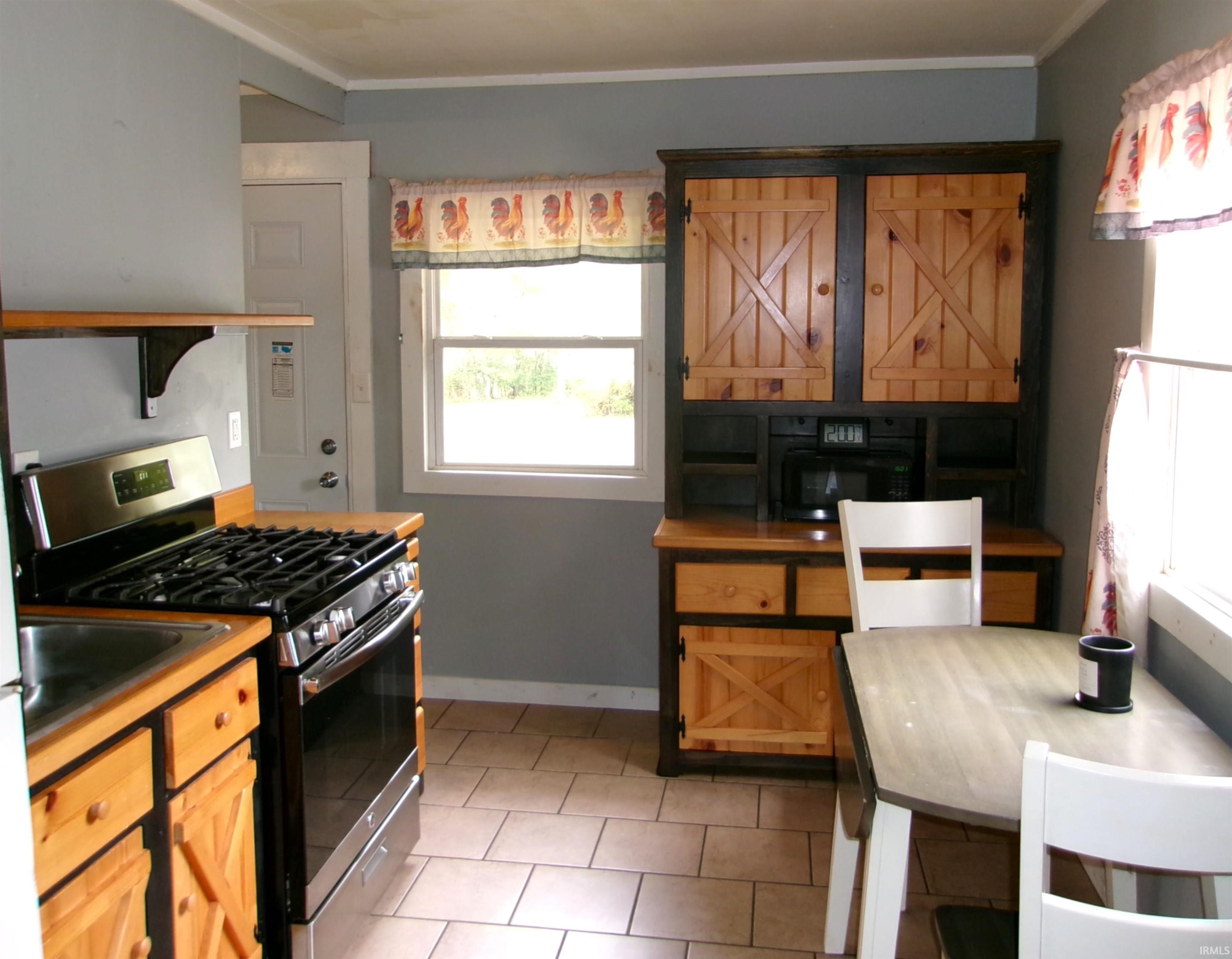 809 Mercer Avenue Decatur, IN 46733 - Photo 3 of 10