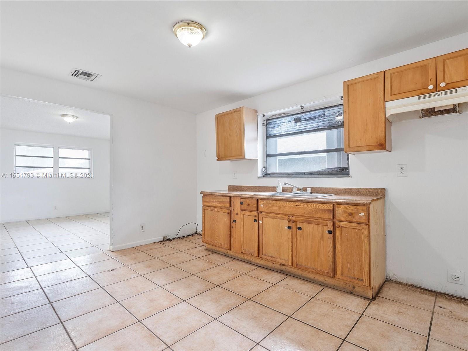 35 Southwest 9th Street Hallandale Beach, FL 33009 - Photo 11 of 48