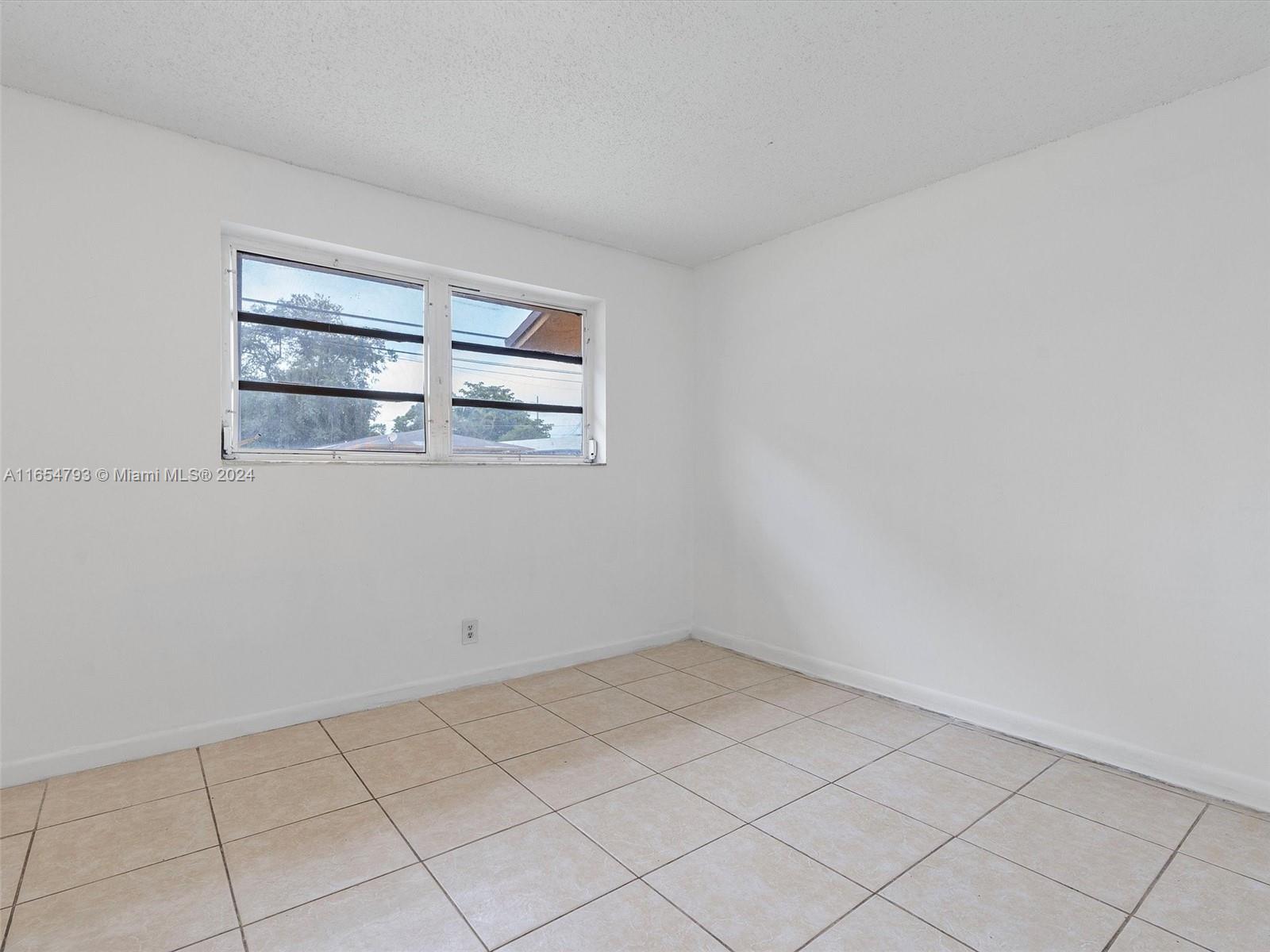 35 Southwest 9th Street Hallandale Beach, FL 33009 - Photo 13 of 48