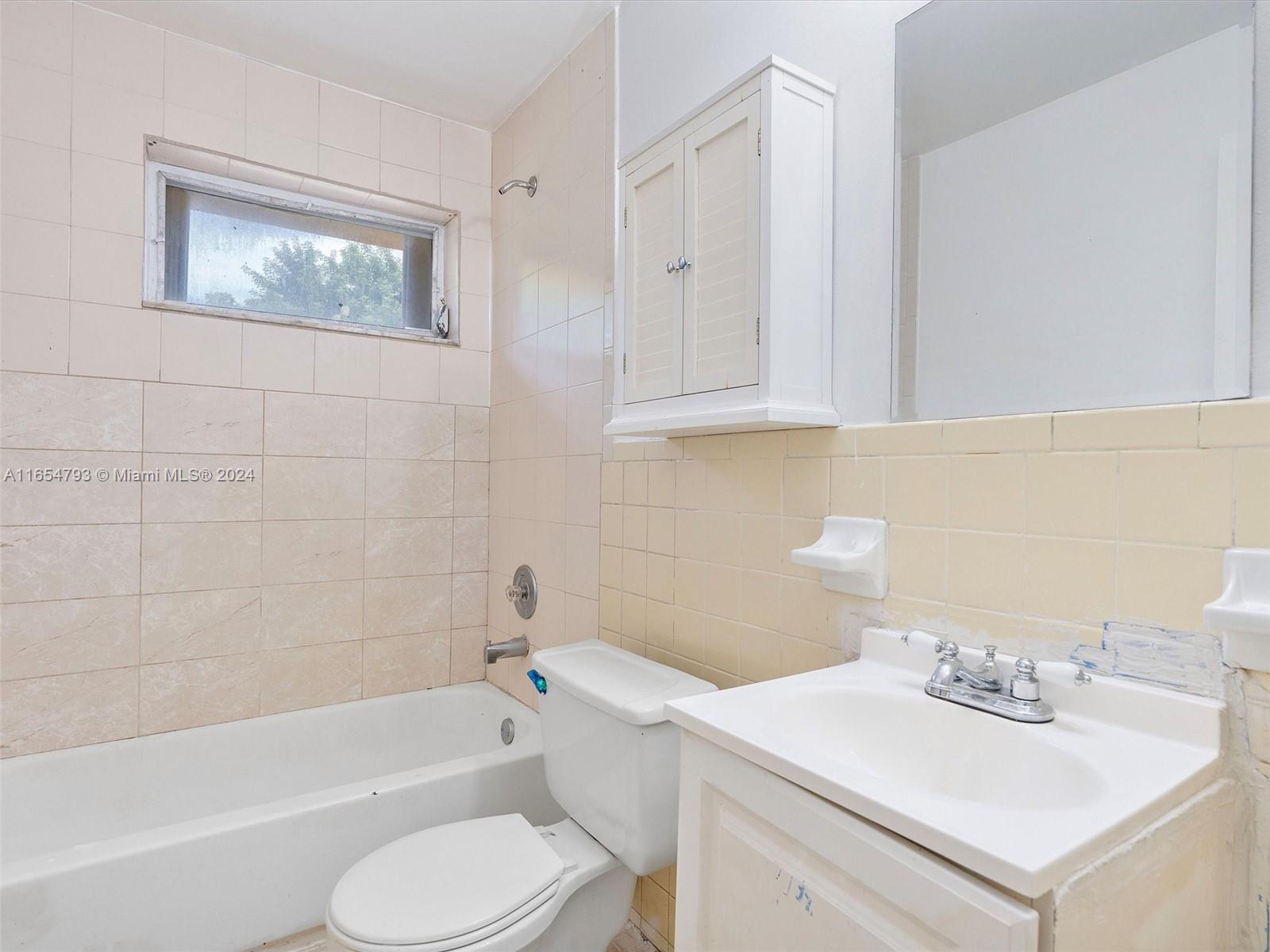 35 Southwest 9th Street Hallandale Beach, FL 33009 - Photo 15 of 48