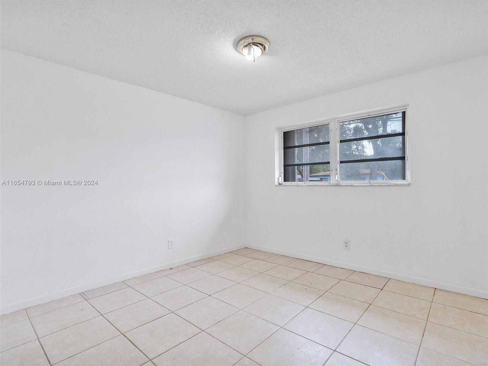 35 Southwest 9th Street Hallandale Beach, FL 33009 - Photo 16 of 48
