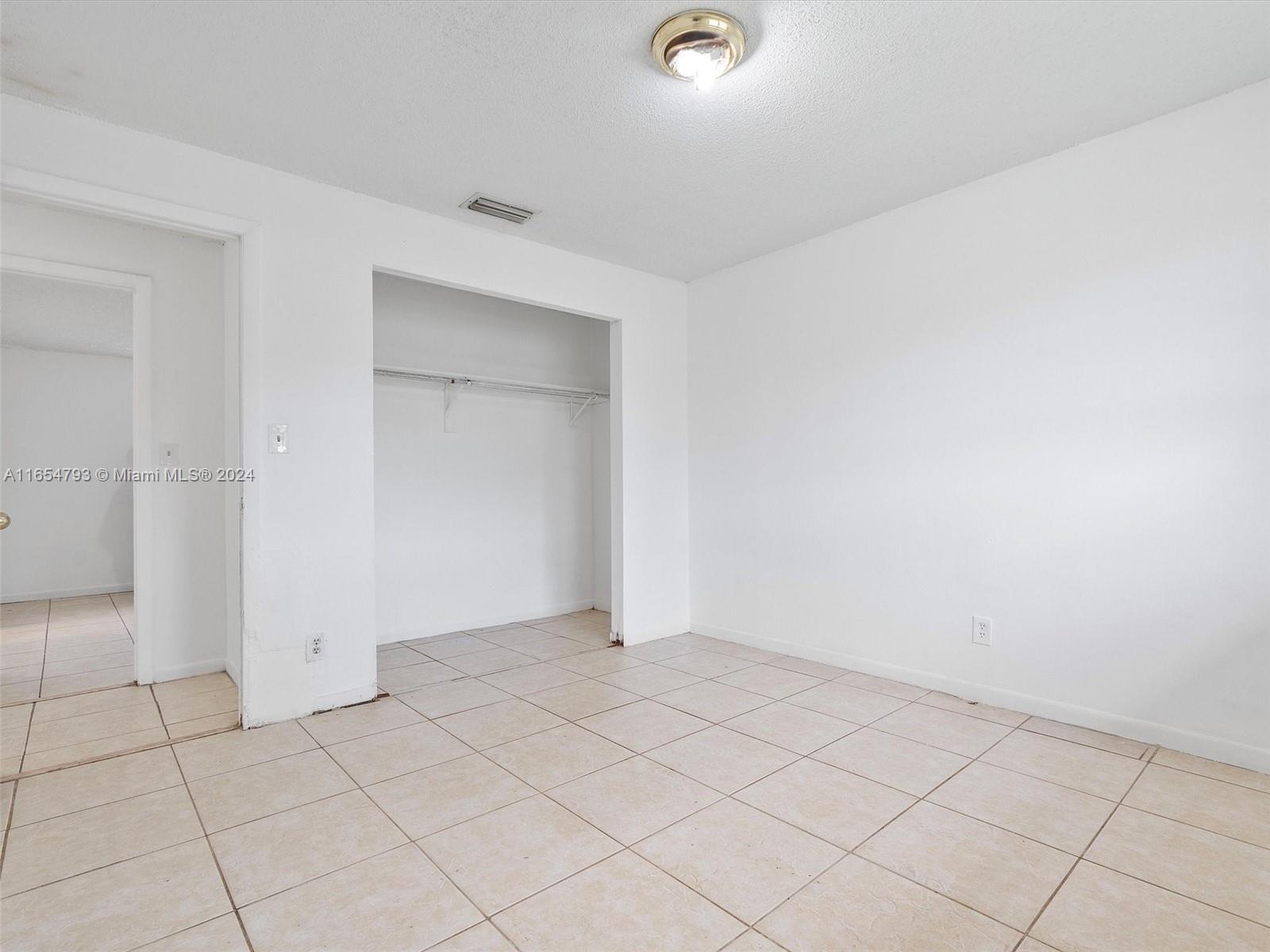 35 Southwest 9th Street Hallandale Beach, FL 33009 - Photo 19 of 48