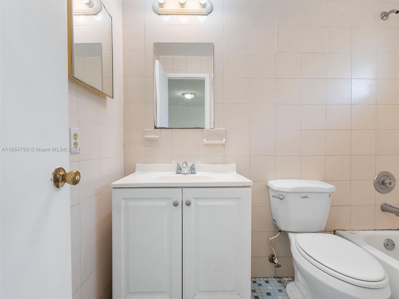 35 Southwest 9th Street Hallandale Beach, FL 33009 - Photo 26 of 48