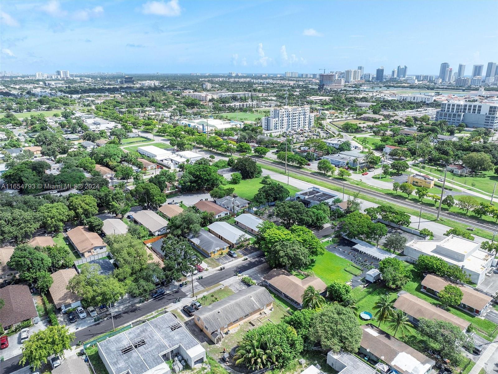 35 Southwest 9th Street Hallandale Beach, FL 33009 - Photo 41 of 48