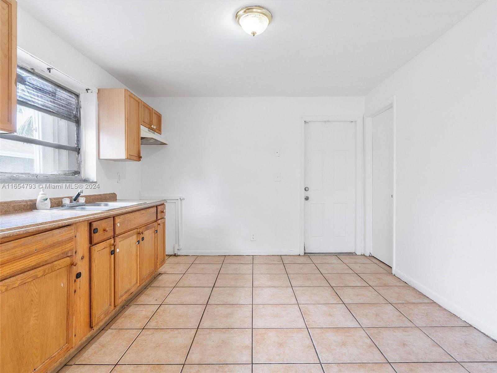 35 Southwest 9th Street Hallandale Beach, FL 33009 - Photo 10 of 48