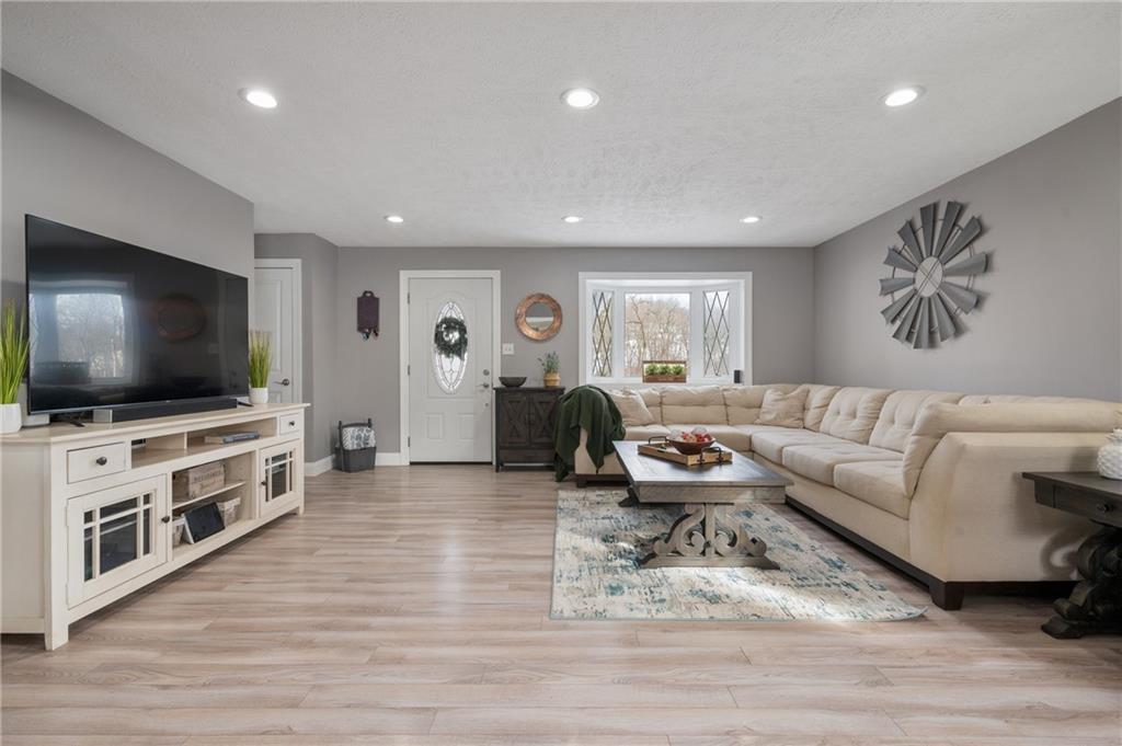783 Center Road Pittsburgh, PA 15239 - Photo 4 of 25 Gallery Image 4