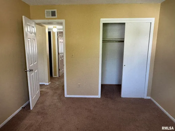 $750 | 400 North 5th Street, Unit 10, Eldridge, IA 52748