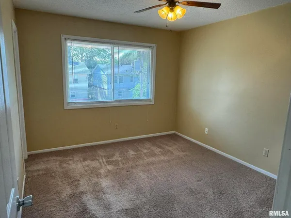 $750 | 400 North 5th Street, Unit 10, Eldridge, IA 52748