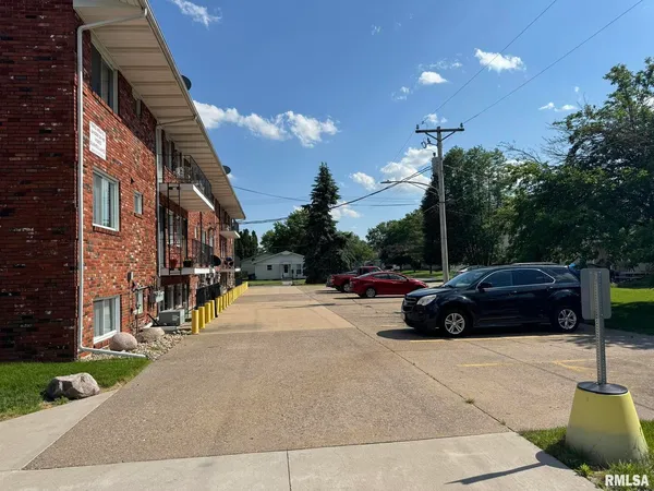 $750 | 400 North 5th Street, Unit 10, Eldridge, IA 52748