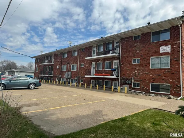 $750 | 400 North 5th Street, Unit 10, Eldridge, IA 52748