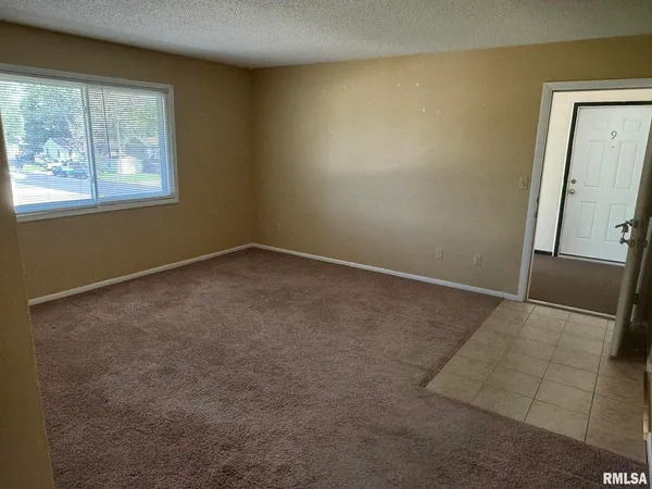 $750 | 400 North 5th Street, Unit 10, Eldridge, IA 52748