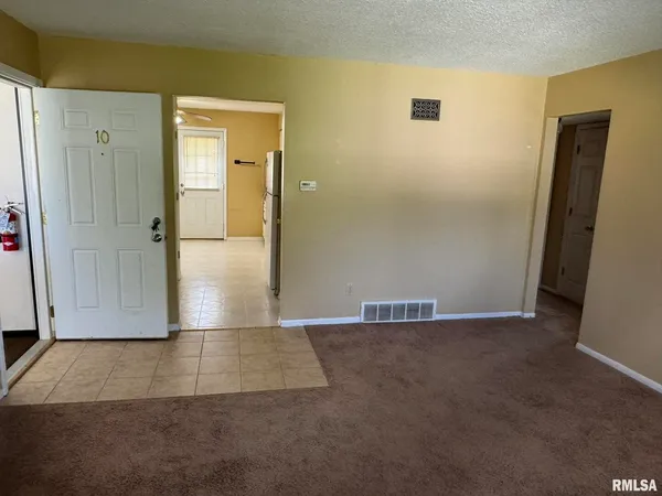 $750 | 400 North 5th Street, Unit 10, Eldridge, IA 52748