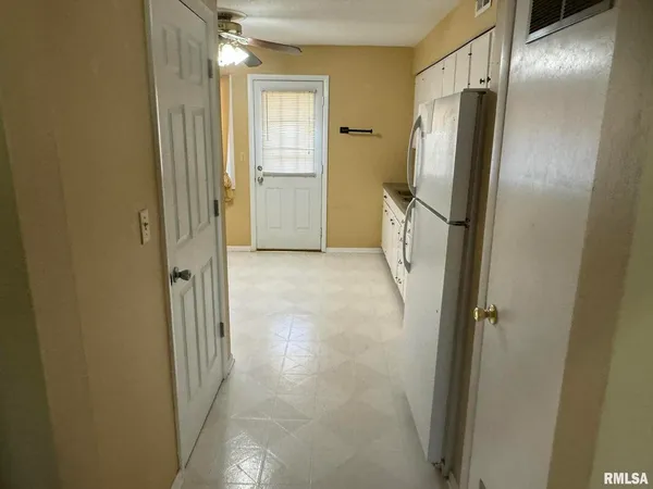 $750 | 400 North 5th Street, Unit 10, Eldridge, IA 52748