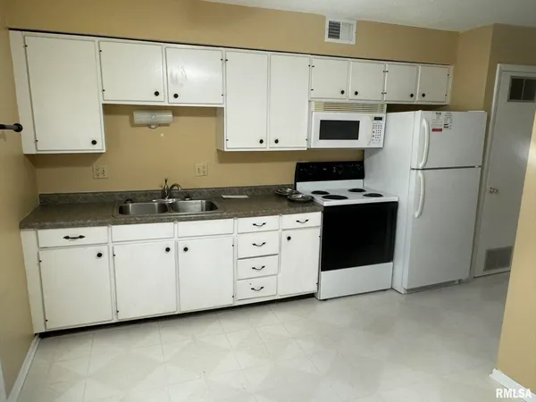 $750 | 400 North 5th Street, Unit 10, Eldridge, IA 52748