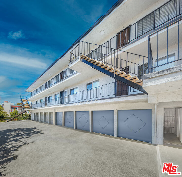 2013 Rockefeller Lane Redondo Beach, CA 90278 - Photo 4 of 15 Gallery Image 4