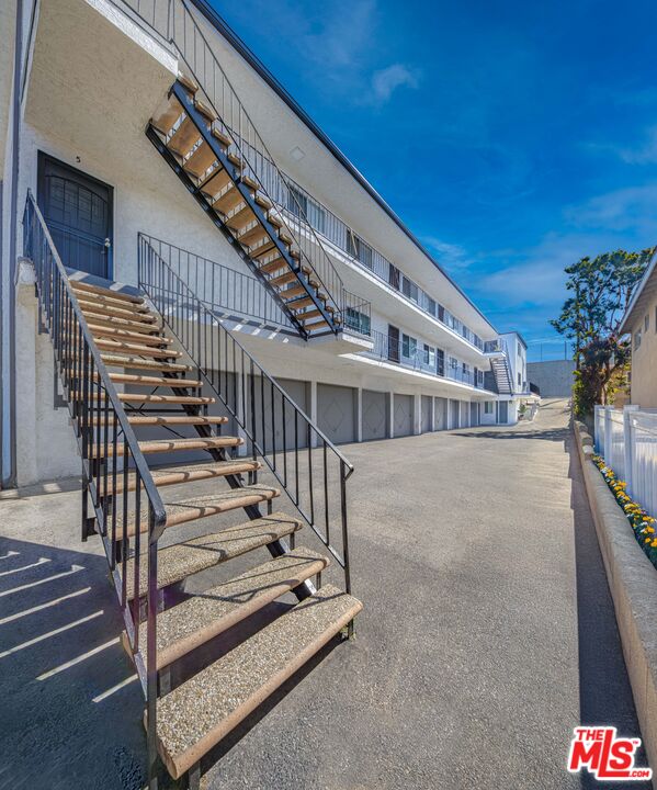2013 Rockefeller Lane Redondo Beach, CA 90278 - Photo 7 of 15 Gallery Image 7