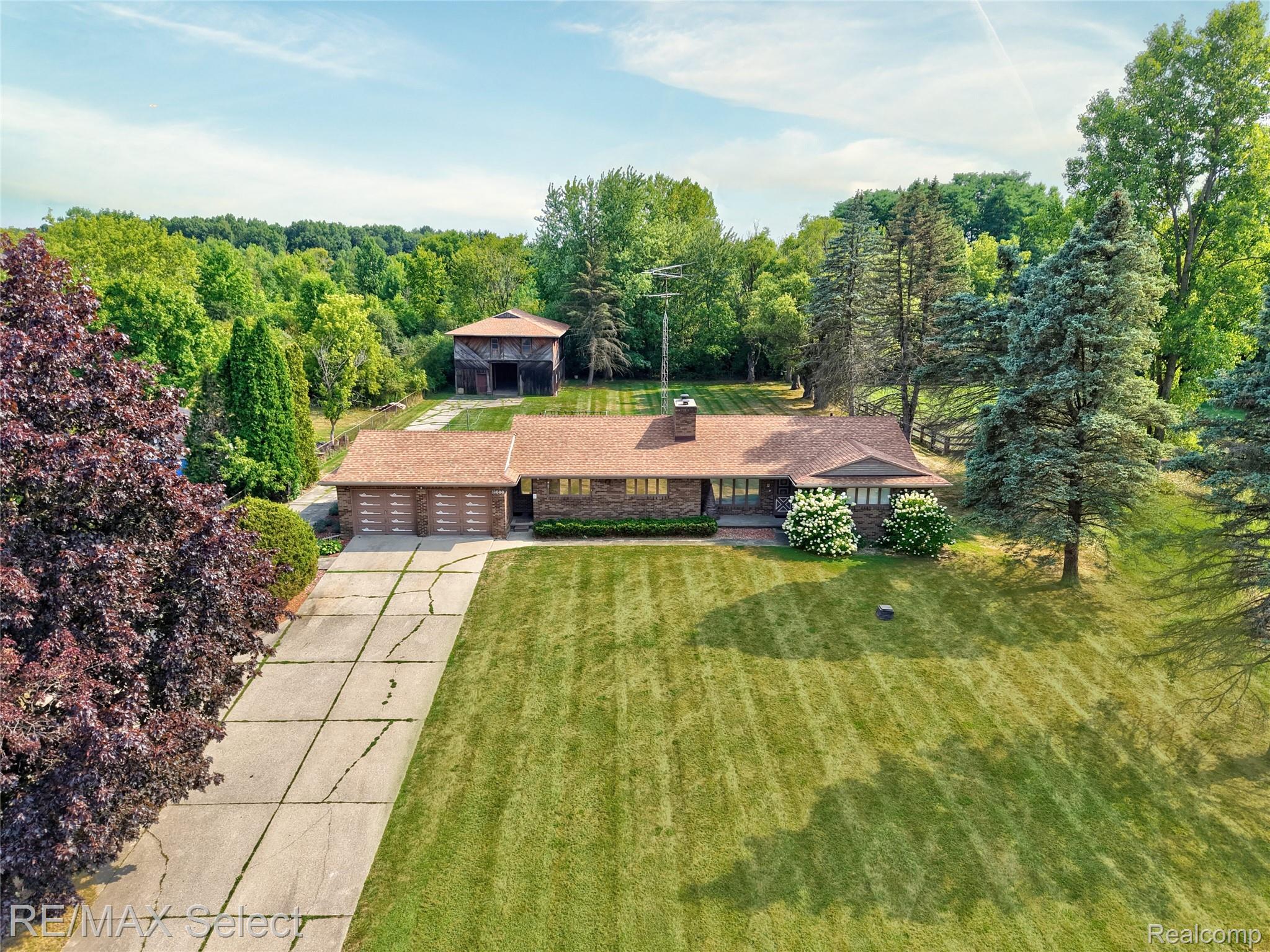 11080 Lapeer Road Davison, MI 48423 - Photo 13 of 64 Extensive front lawn with mature trees and a long paved driveway