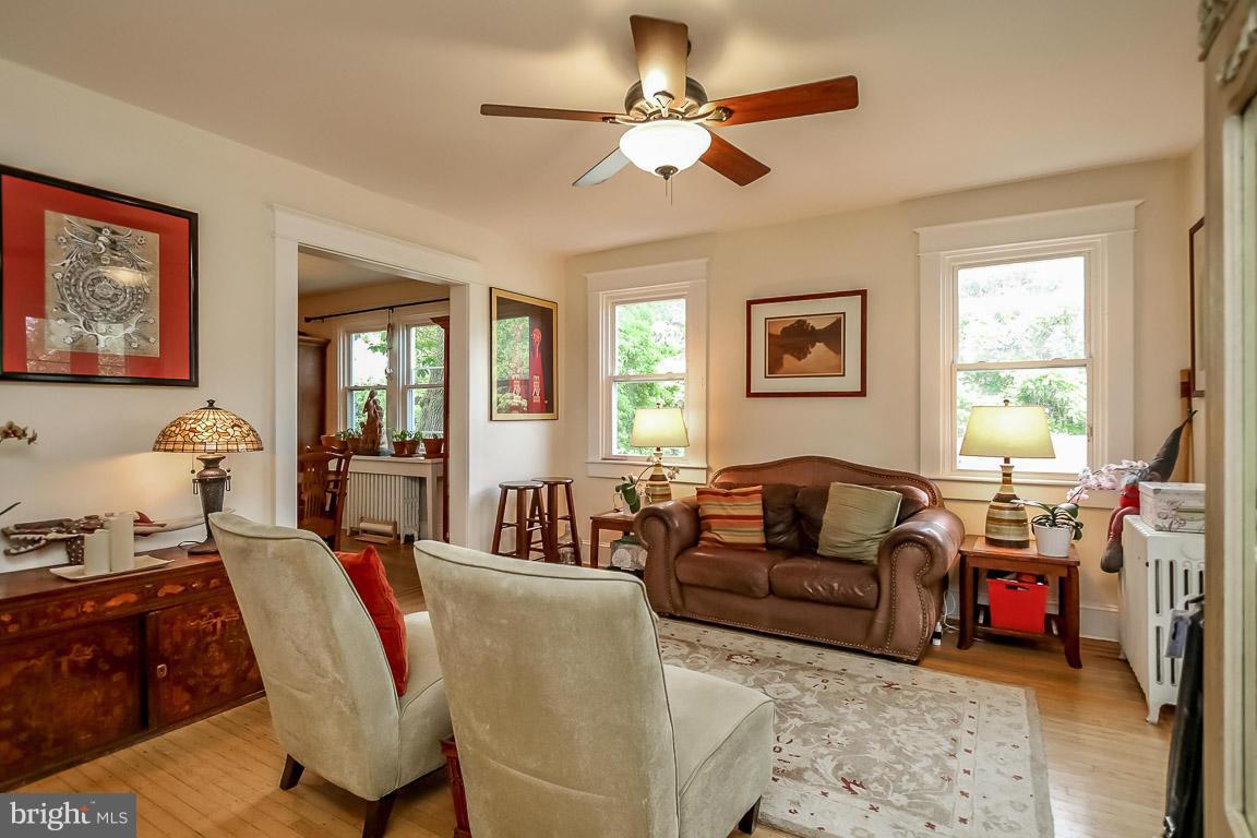 614 St Johns Road Baltimore, MD 21210 - Photo 2 of 28 Living Room