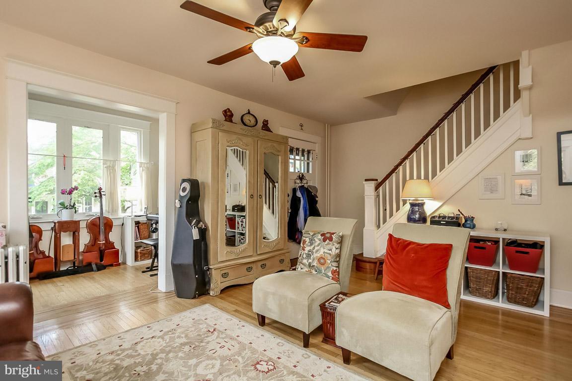 614 St Johns Road Baltimore, MD 21210 - Photo 3 of 28 Living Room