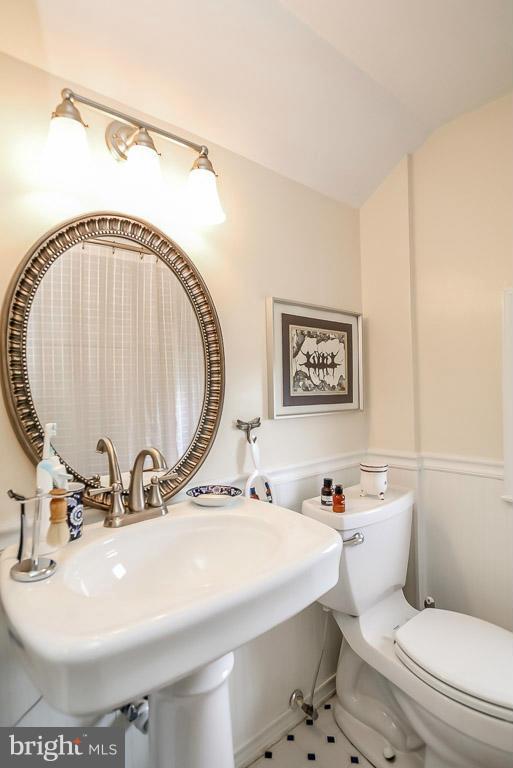 614 St Johns Road Baltimore, MD 21210 - Photo 21 of 28 Bath