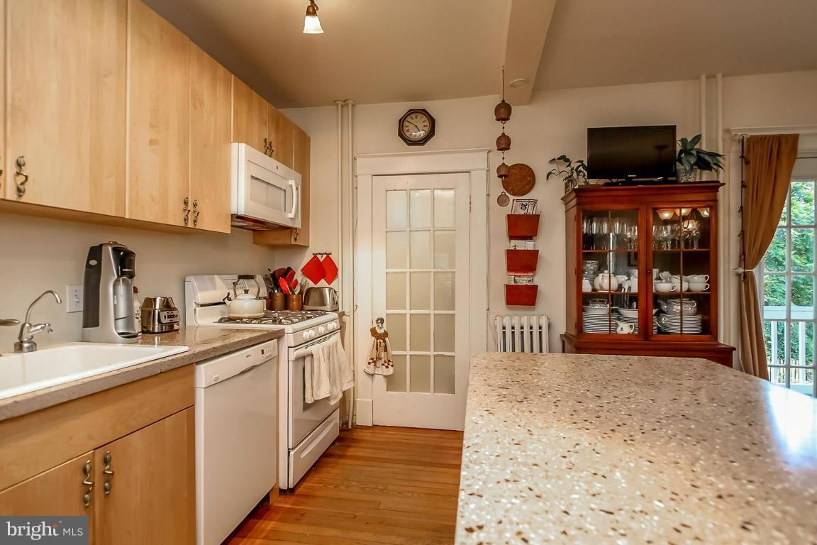 614 St Johns Road Baltimore, MD 21210 - Photo 8 of 28 Kitchen